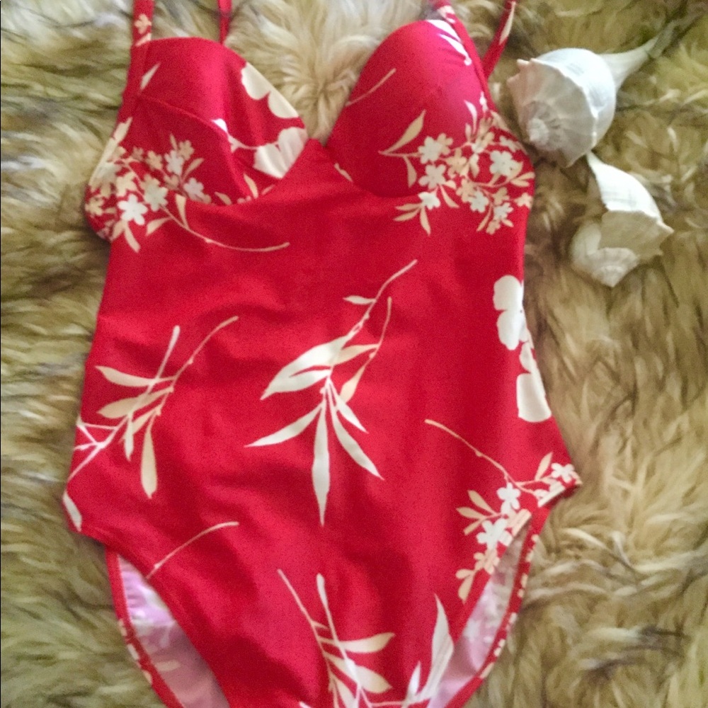 Newport News One piece swimsuit sz 8